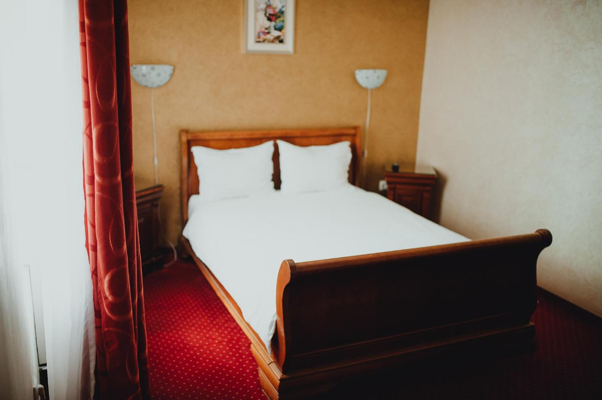 Hotel Bavaria ไกรโอวา ภายนอก รูปภาพ