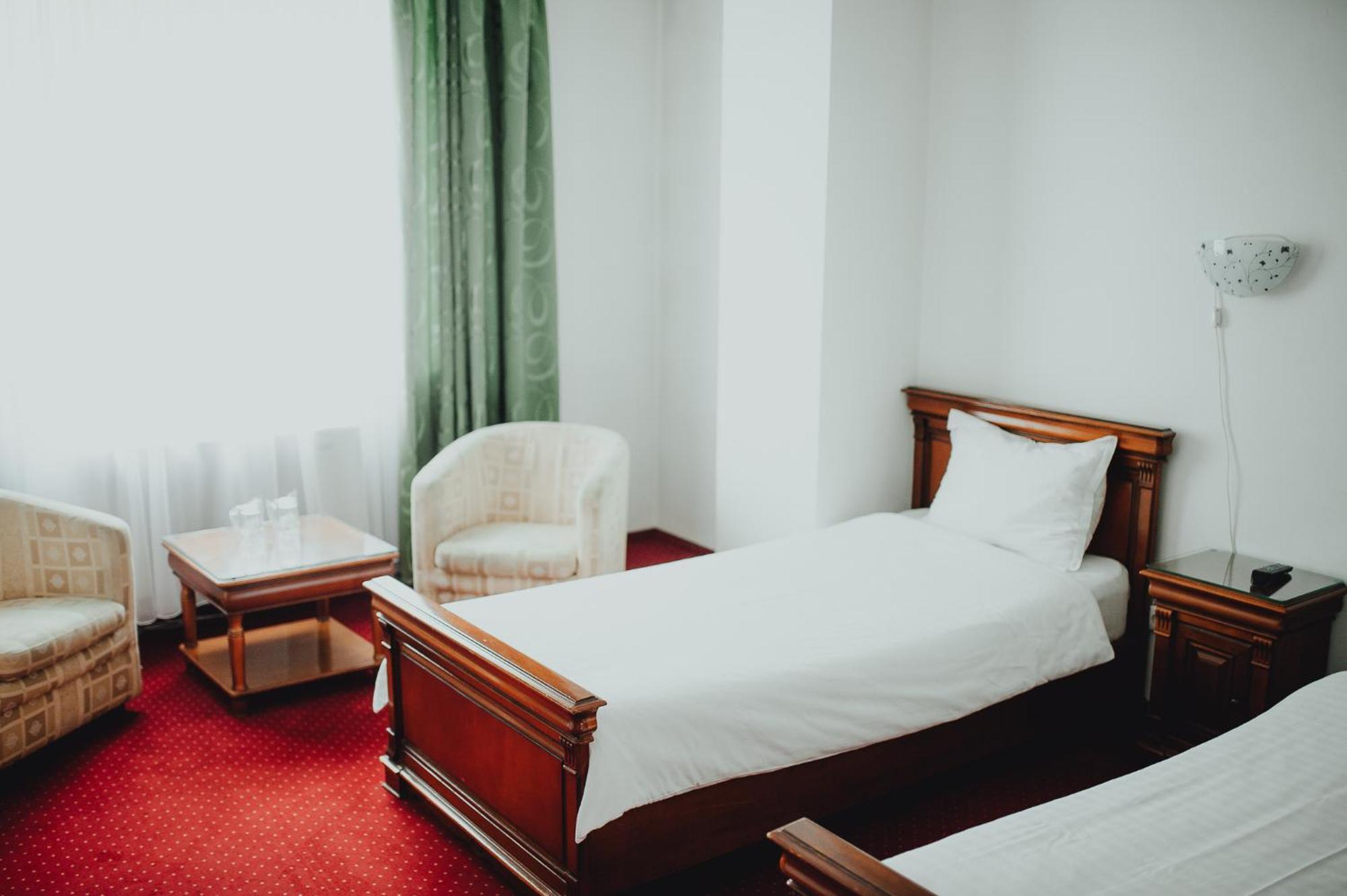 Hotel Bavaria ไกรโอวา ภายนอก รูปภาพ