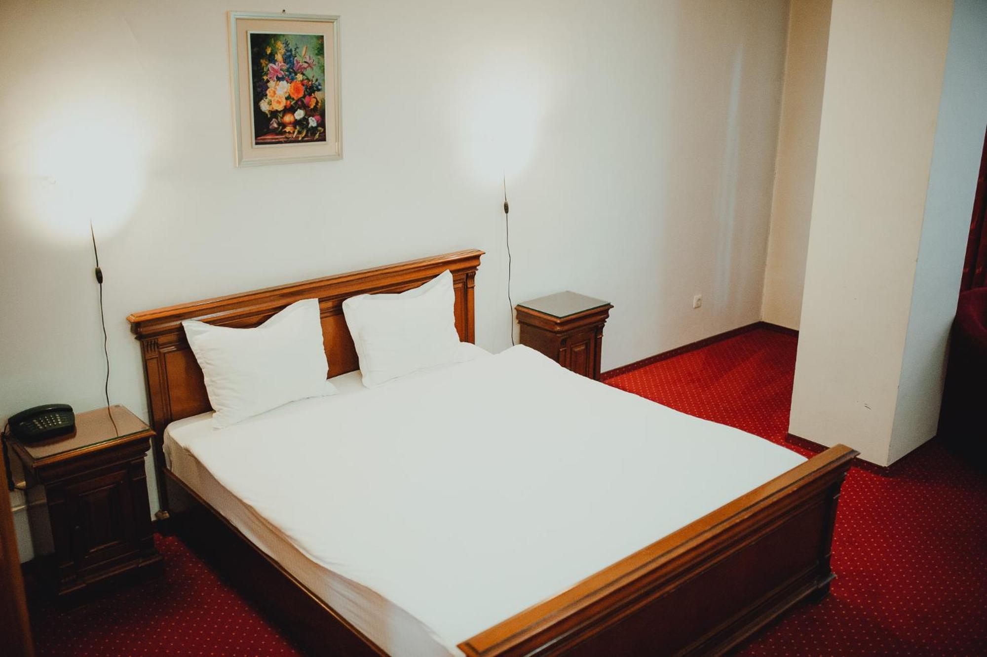 Hotel Bavaria ไกรโอวา ภายนอก รูปภาพ