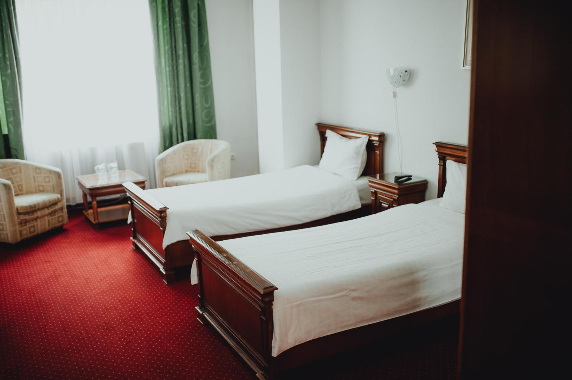 Hotel Bavaria ไกรโอวา ภายนอก รูปภาพ