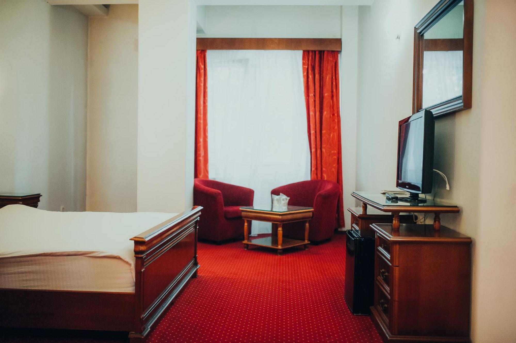 Hotel Bavaria ไกรโอวา ภายนอก รูปภาพ