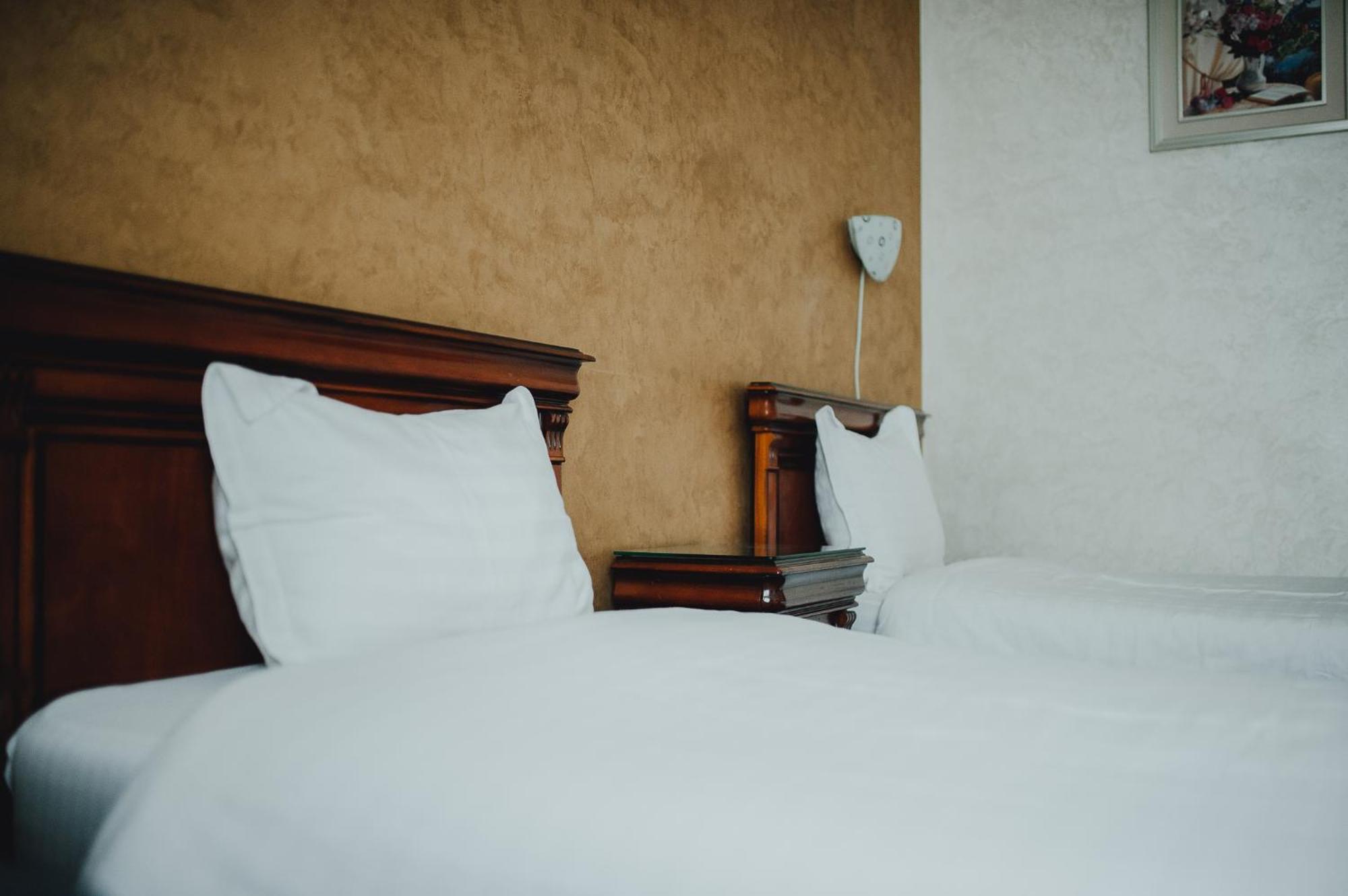 Hotel Bavaria ไกรโอวา ภายนอก รูปภาพ