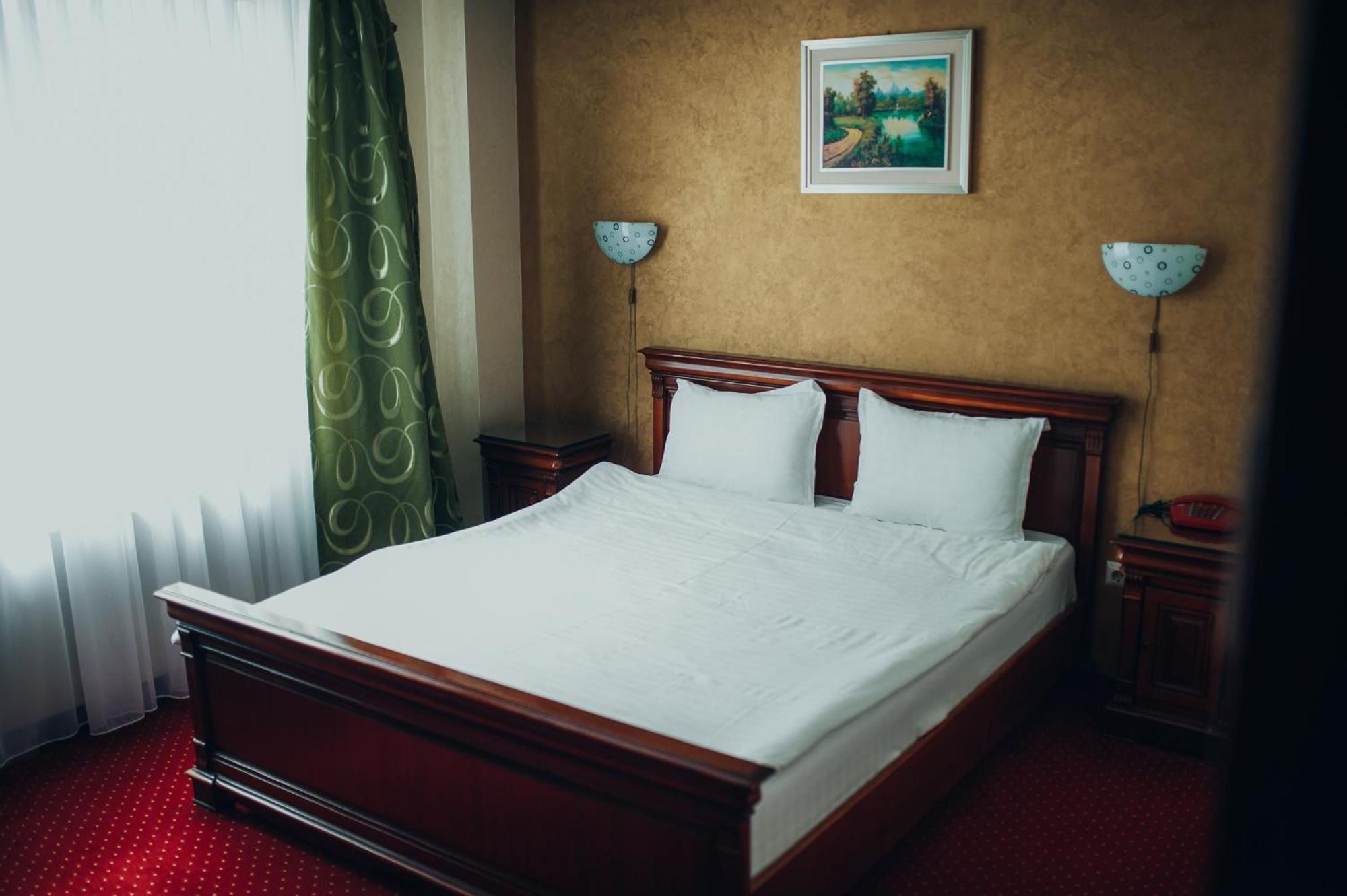 Hotel Bavaria ไกรโอวา ภายนอก รูปภาพ
