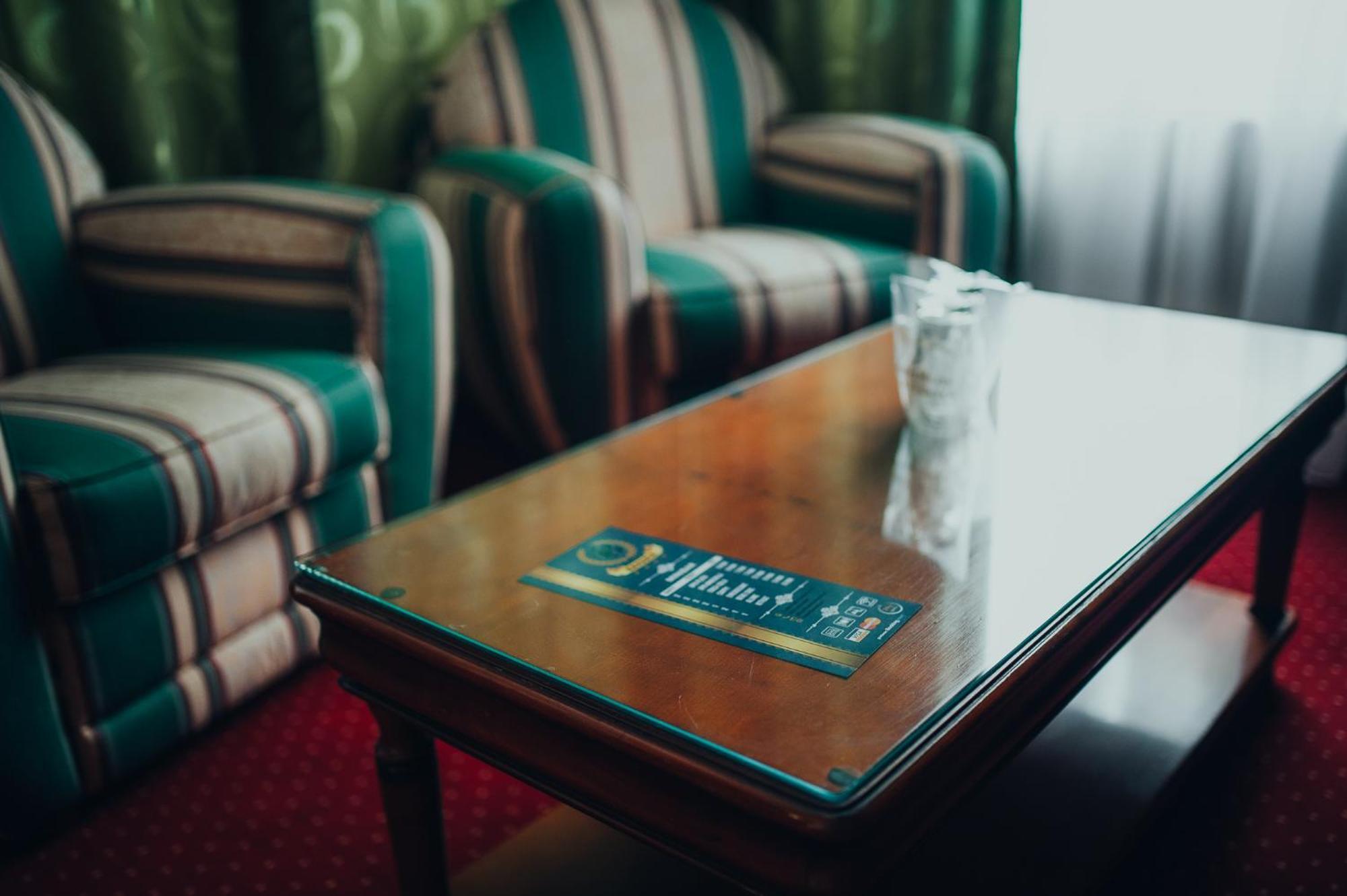 Hotel Bavaria ไกรโอวา ภายนอก รูปภาพ