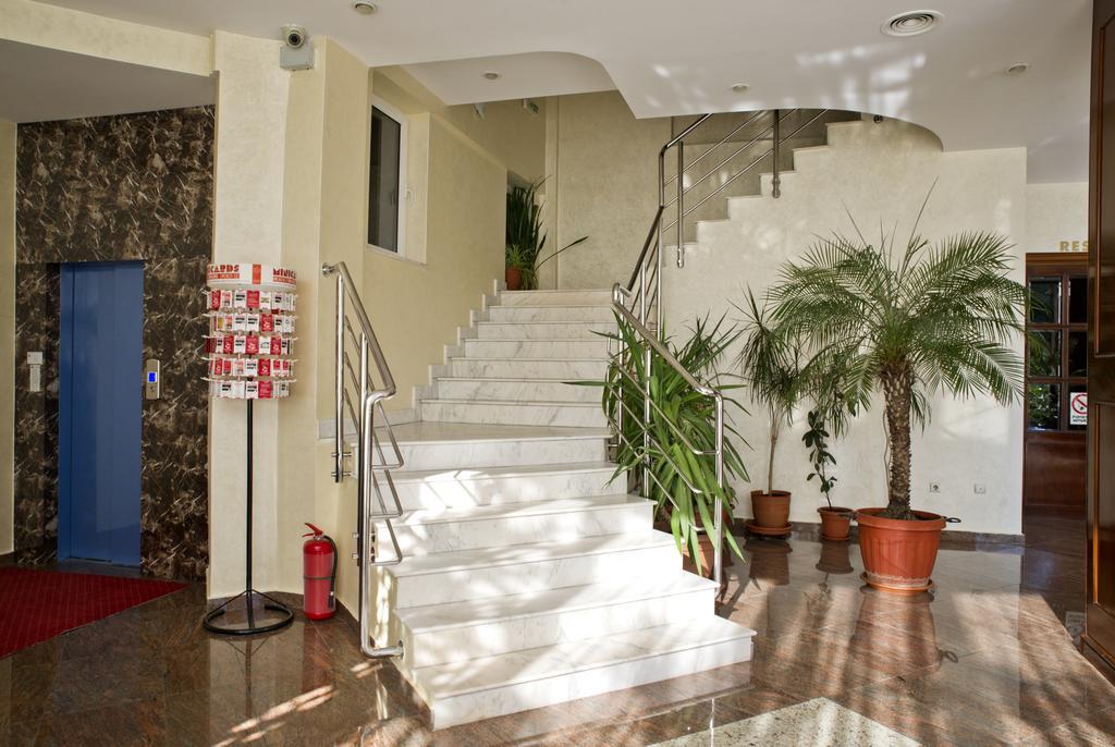Hotel Bavaria ไกรโอวา ภายนอก รูปภาพ